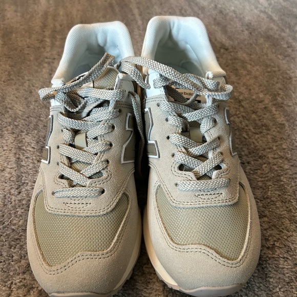 New Balance Light Gray Sneakers - Picture 2 of 5
